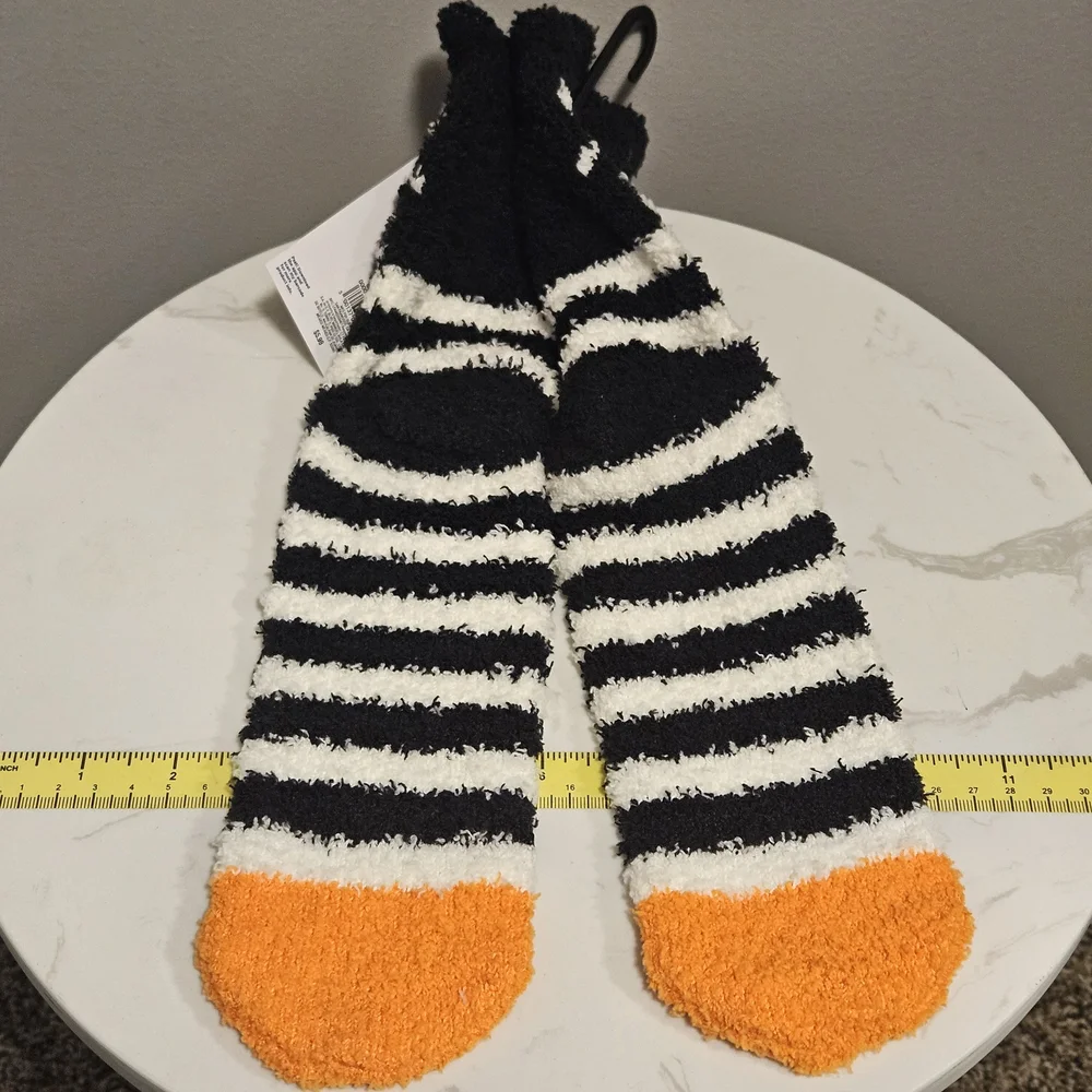 Old Navy Women's Cozy Striped w/ Cat Face Socks Orange Toe